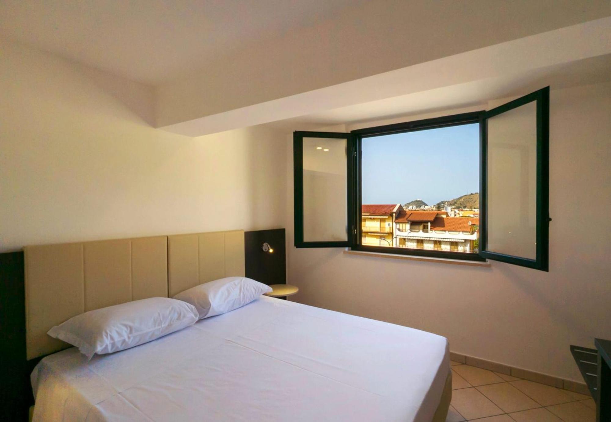 Magico Apartments - 450M Dalla Spiaggia Capo d'Orlando Exterior photo